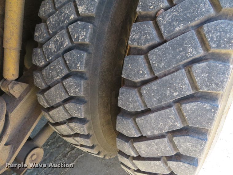 image for item DH0548 2004 Freightliner Business Class M2  digger derrick truck