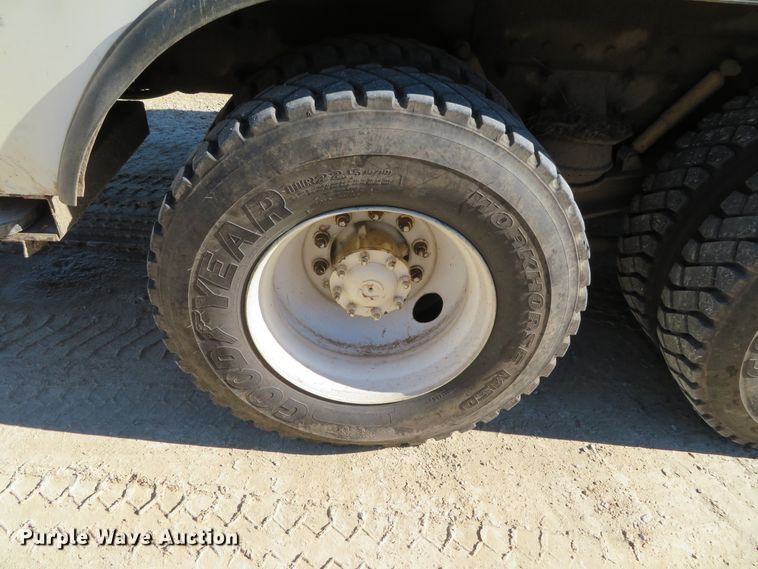 image for item DH0548 2004 Freightliner Business Class M2  digger derrick truck