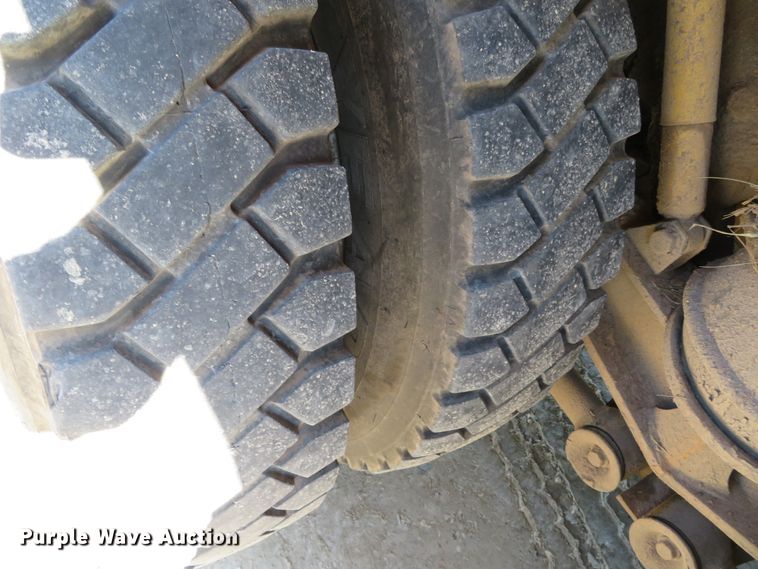 image for item DH0548 2004 Freightliner Business Class M2  digger derrick truck