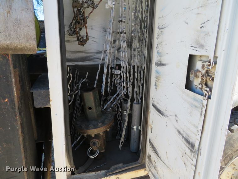 image for item DH0548 2004 Freightliner Business Class M2  digger derrick truck