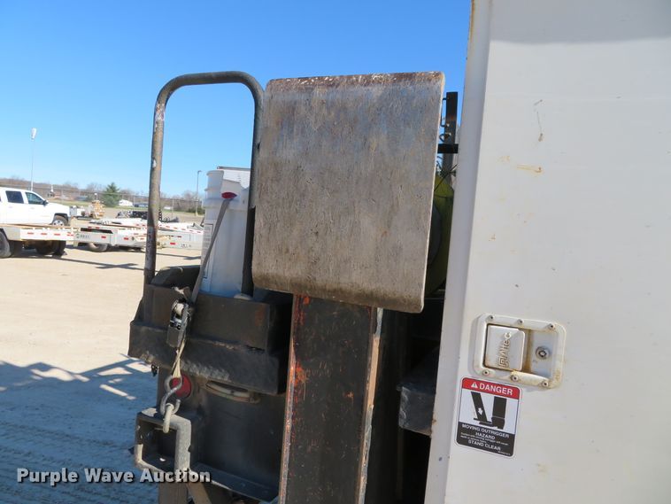 image for item DH0548 2004 Freightliner Business Class M2  digger derrick truck