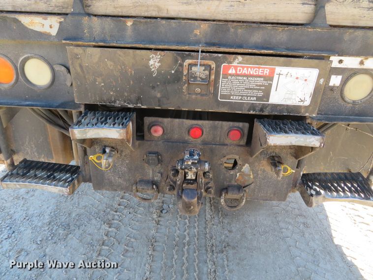 image for item DH0548 2004 Freightliner Business Class M2  digger derrick truck