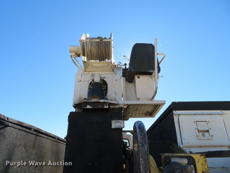 image for item DH0548 2004 Freightliner Business Class M2  digger derrick truck