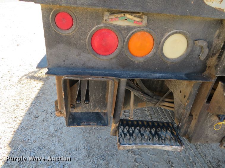 image for item DH0548 2004 Freightliner Business Class M2  digger derrick truck