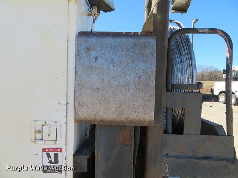 image for item DH0548 2004 Freightliner Business Class M2  digger derrick truck