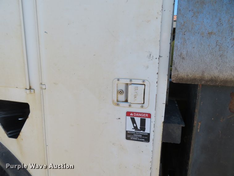 image for item DH0548 2004 Freightliner Business Class M2  digger derrick truck