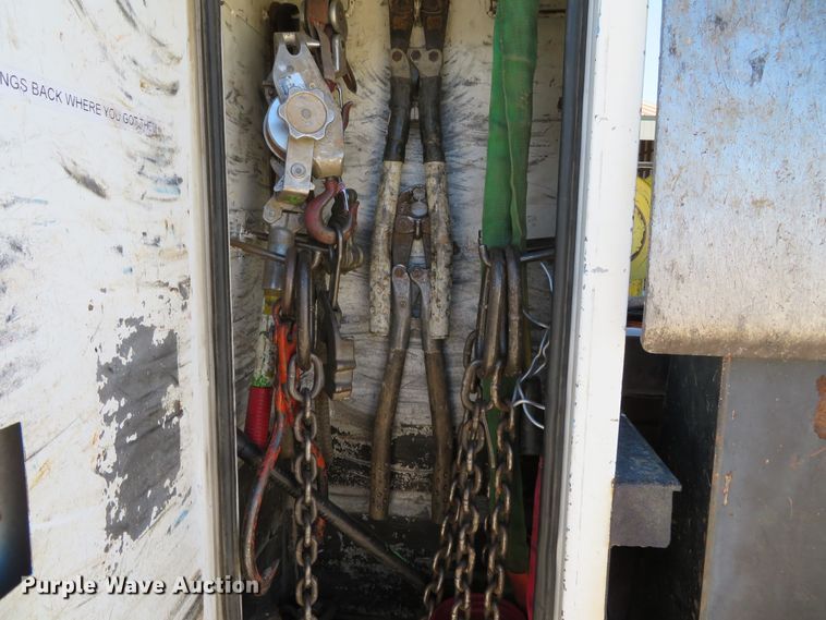 image for item DH0548 2004 Freightliner Business Class M2  digger derrick truck