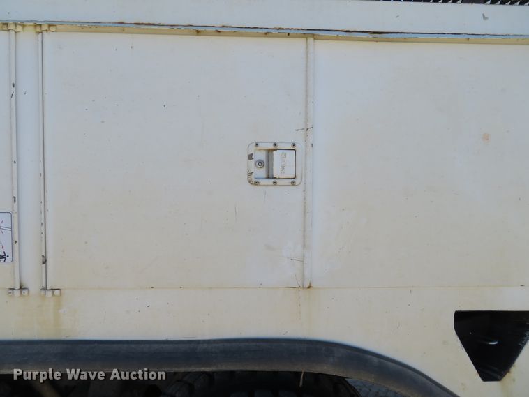 image for item DH0548 2004 Freightliner Business Class M2  digger derrick truck