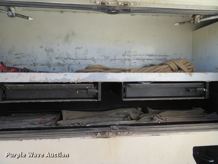 image for item DH0548 2004 Freightliner Business Class M2  digger derrick truck