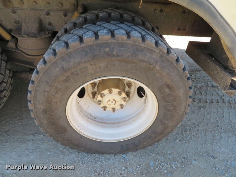 image for item DH0548 2004 Freightliner Business Class M2  digger derrick truck