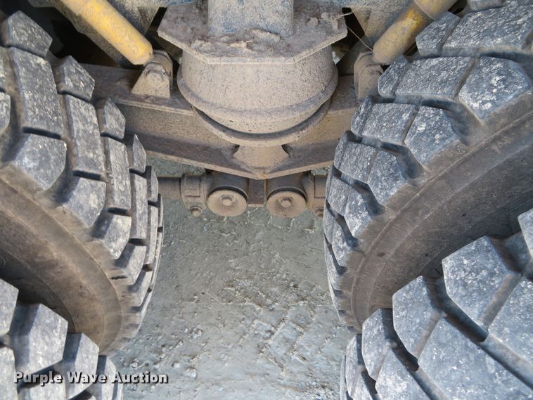 image for item DH0548 2004 Freightliner Business Class M2  digger derrick truck