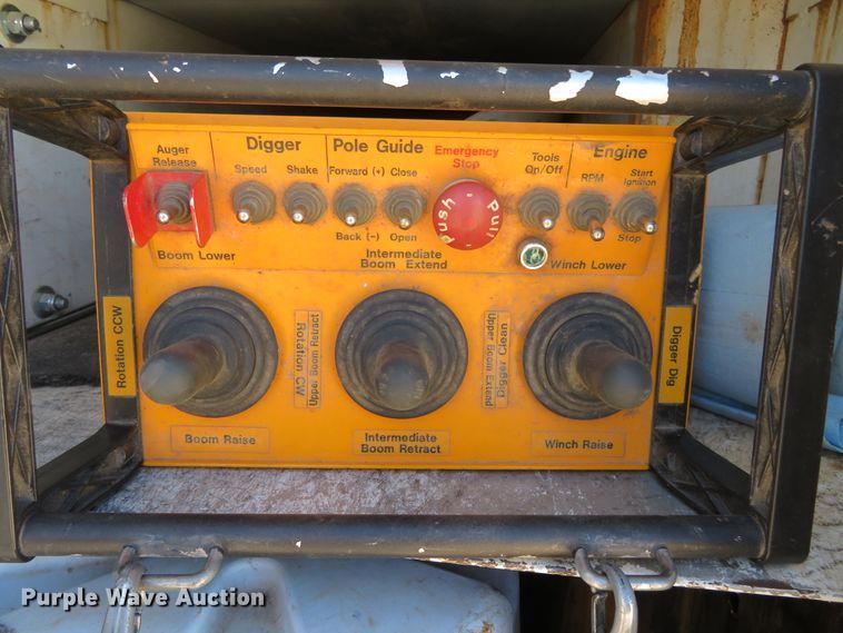 image for item DH0548 2004 Freightliner Business Class M2  digger derrick truck