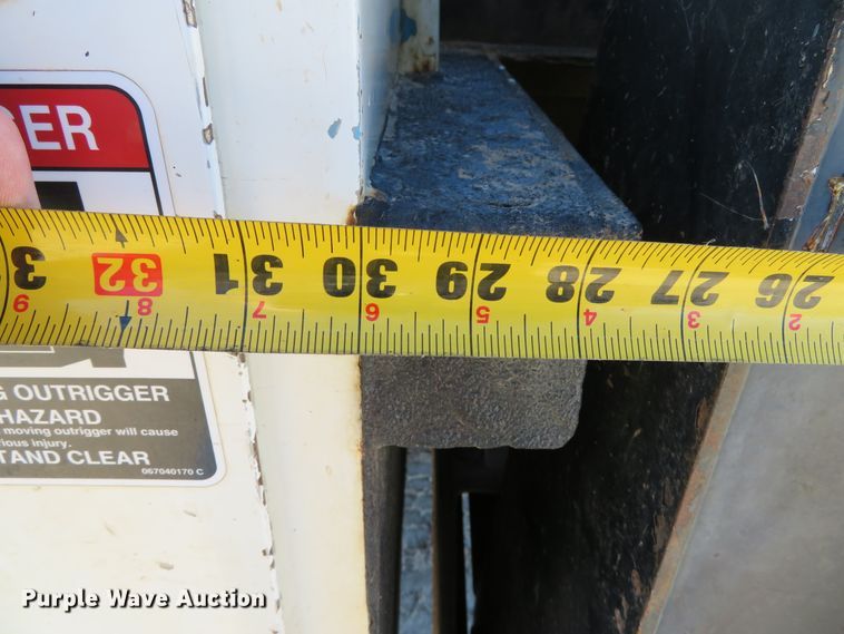 image for item DH0548 2004 Freightliner Business Class M2  digger derrick truck