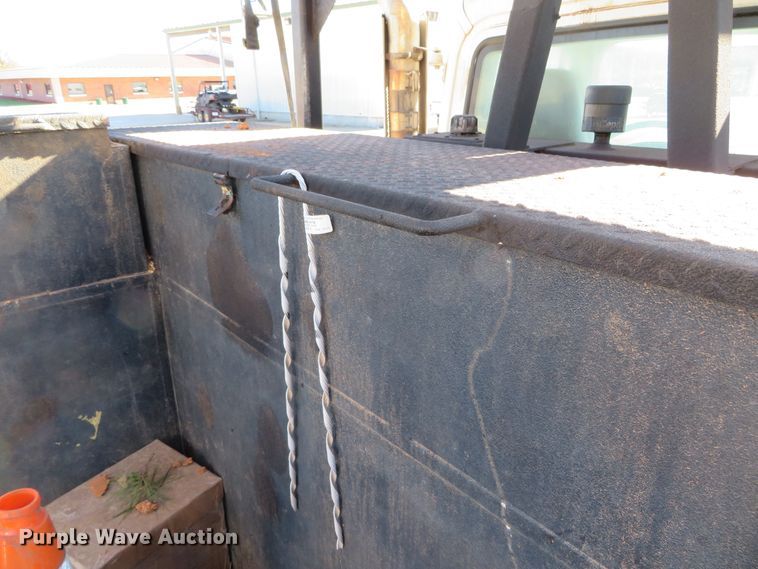 image for item DH0548 2004 Freightliner Business Class M2  digger derrick truck