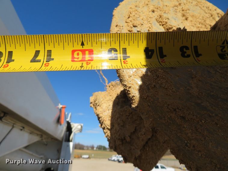 image for item DH0548 2004 Freightliner Business Class M2  digger derrick truck