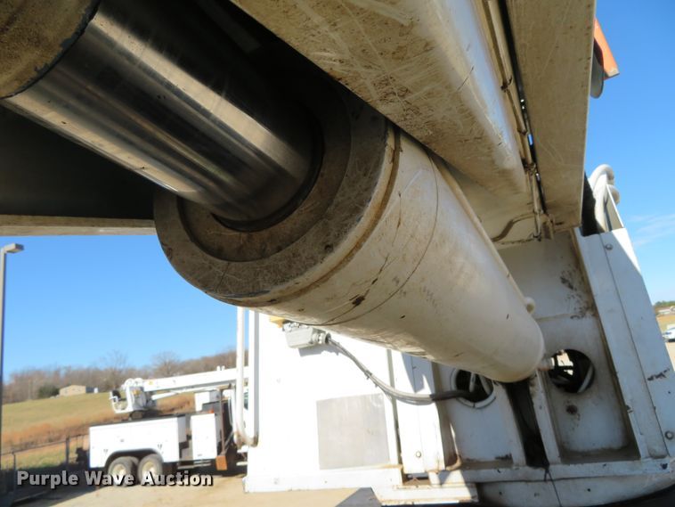 image for item DH0548 2004 Freightliner Business Class M2  digger derrick truck