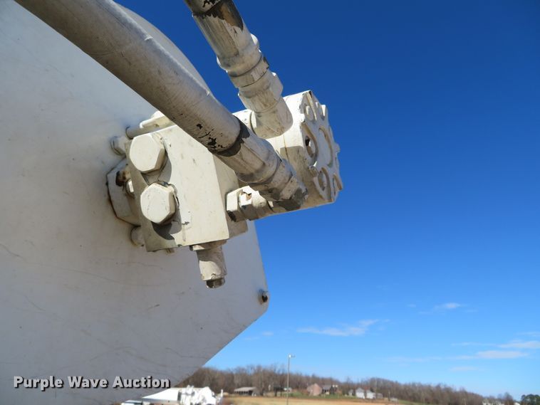 image for item DH0548 2004 Freightliner Business Class M2  digger derrick truck