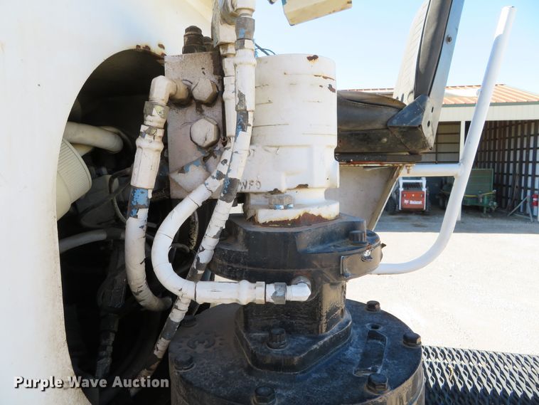 image for item DH0548 2004 Freightliner Business Class M2  digger derrick truck