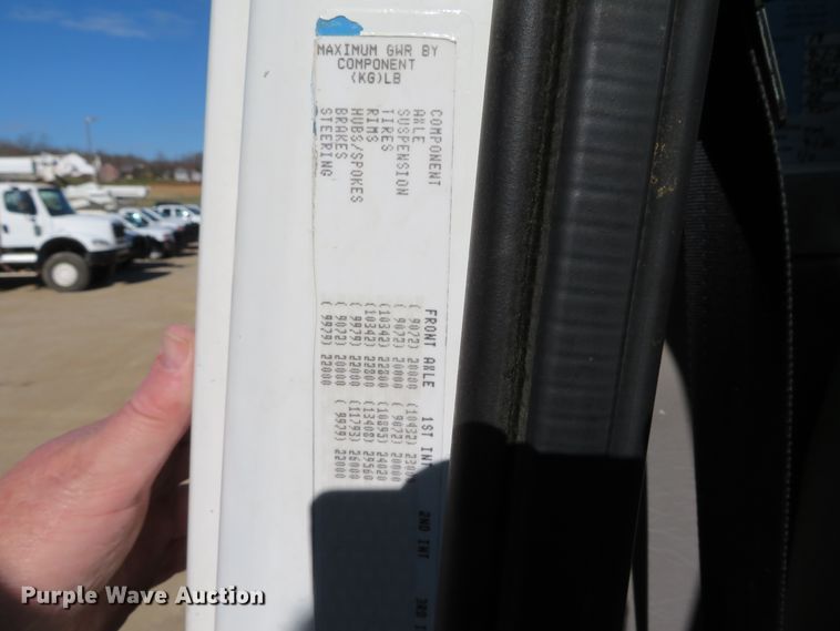 image for item DH0548 2004 Freightliner Business Class M2  digger derrick truck