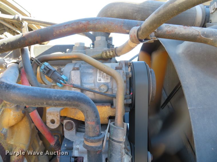 image for item DH0548 2004 Freightliner Business Class M2  digger derrick truck