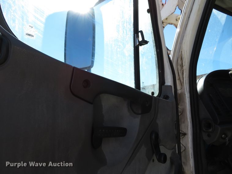 image for item DH0548 2004 Freightliner Business Class M2  digger derrick truck