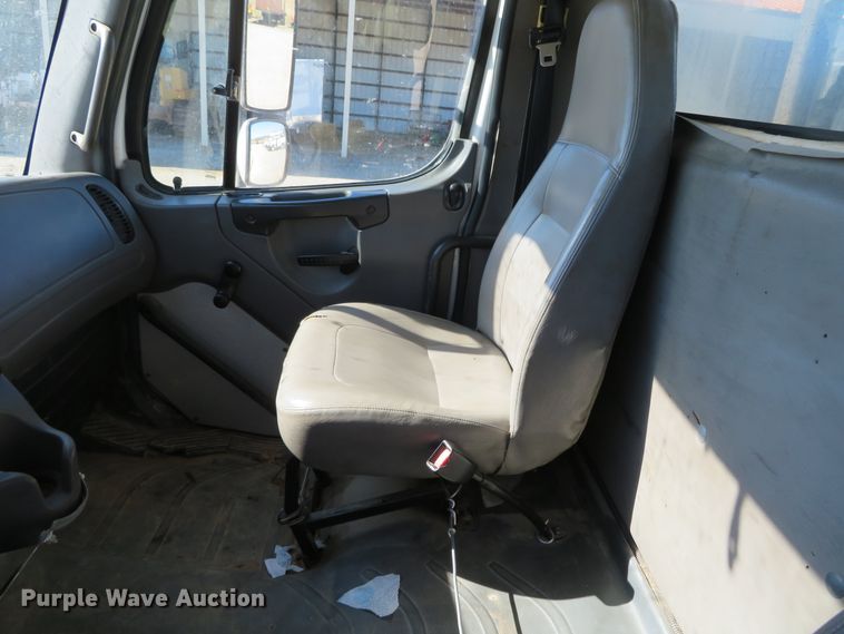 image for item DH0548 2004 Freightliner Business Class M2  digger derrick truck