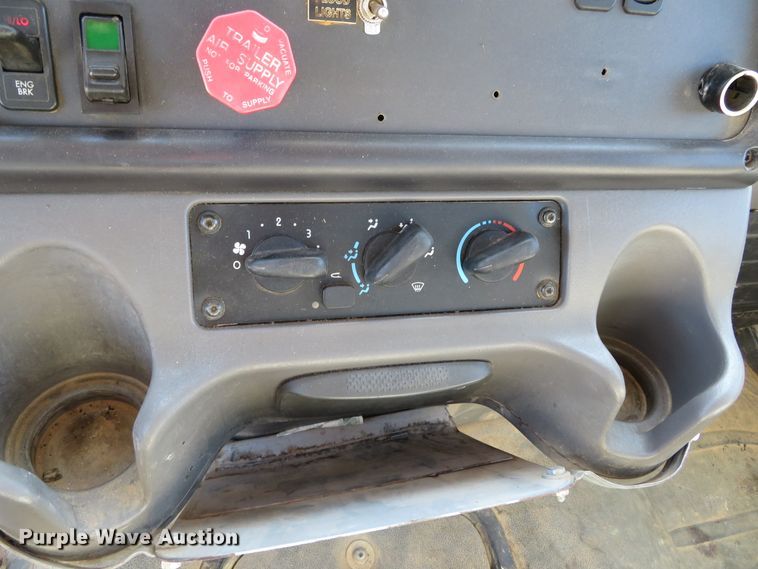 image for item DH0548 2004 Freightliner Business Class M2  digger derrick truck