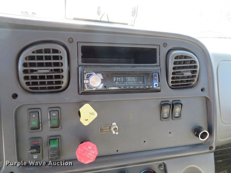 image for item DH0548 2004 Freightliner Business Class M2  digger derrick truck