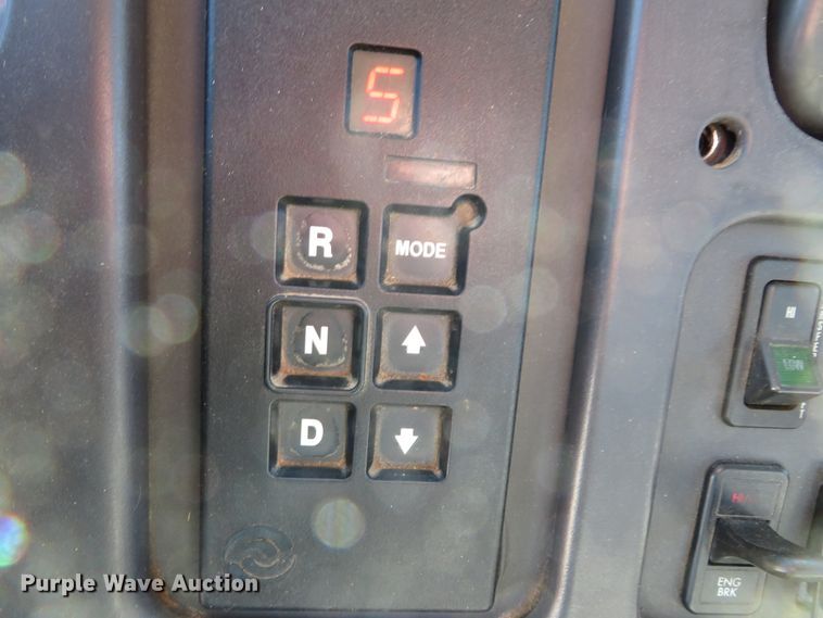 image for item DH0548 2004 Freightliner Business Class M2  digger derrick truck