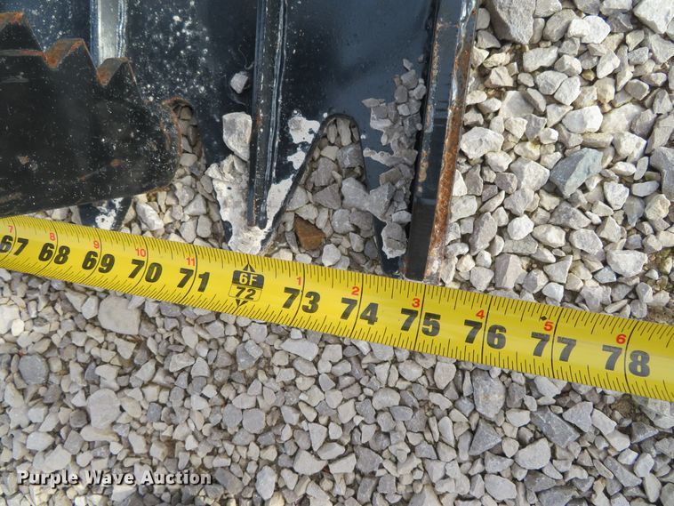 image for item DH0572 Skid steer grapple bucket