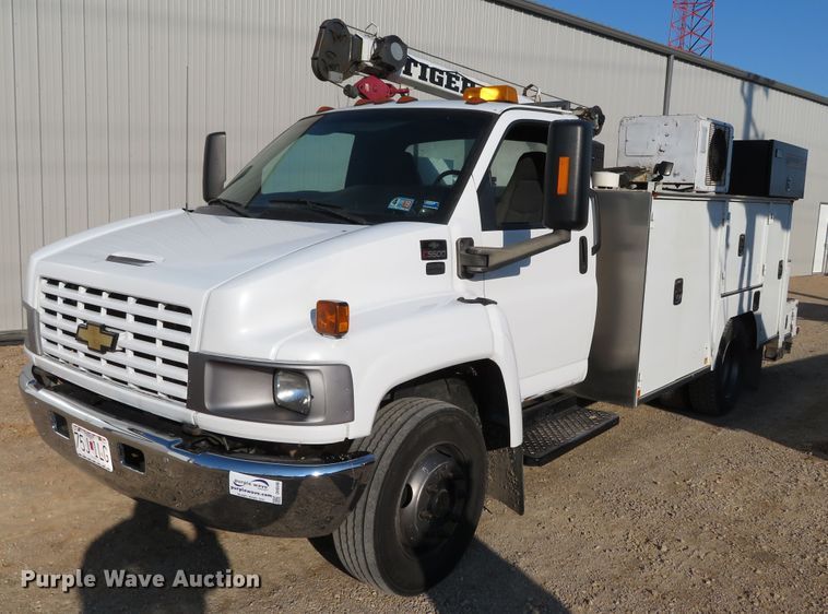 image for item DH0590 2007 Chevrolet C5500  service truck with crane