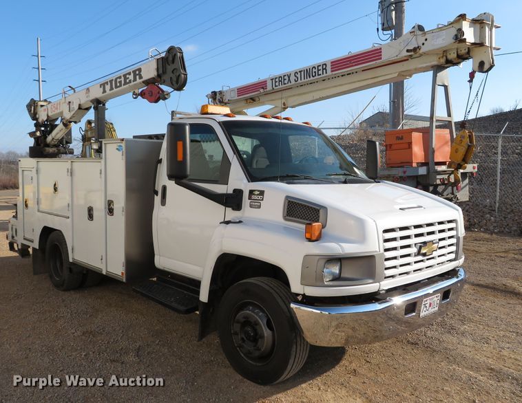 image for item DH0590 2007 Chevrolet C5500  service truck with crane
