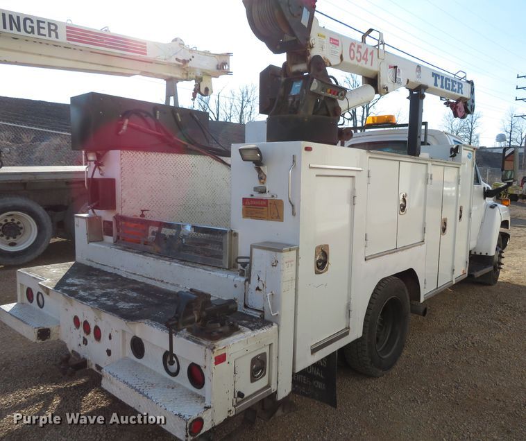 image for item DH0590 2007 Chevrolet C5500  service truck with crane