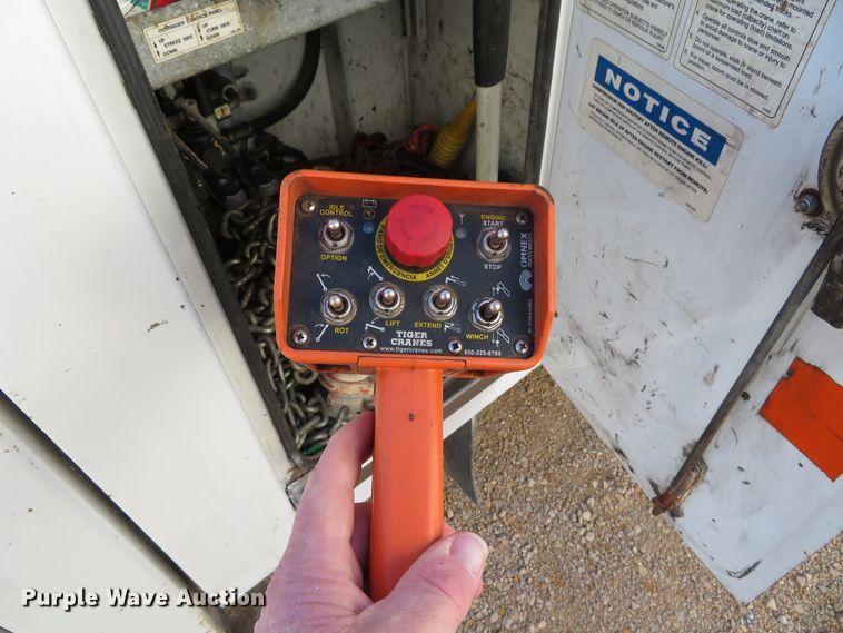 image for item DH0590 2007 Chevrolet C5500  service truck with crane