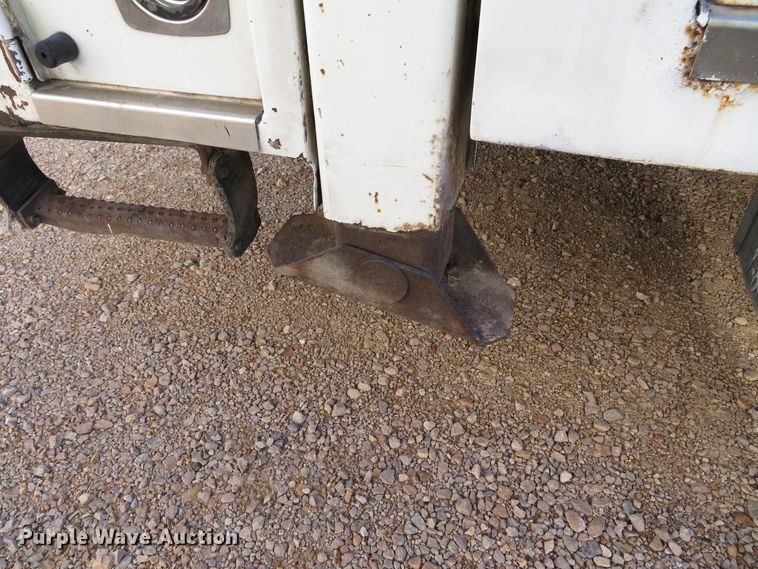 image for item DH0590 2007 Chevrolet C5500  service truck with crane