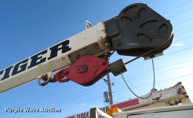 image for item DH0590 2007 Chevrolet C5500  service truck with crane