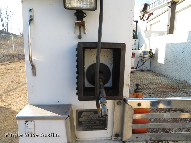 image for item DH0590 2007 Chevrolet C5500  service truck with crane