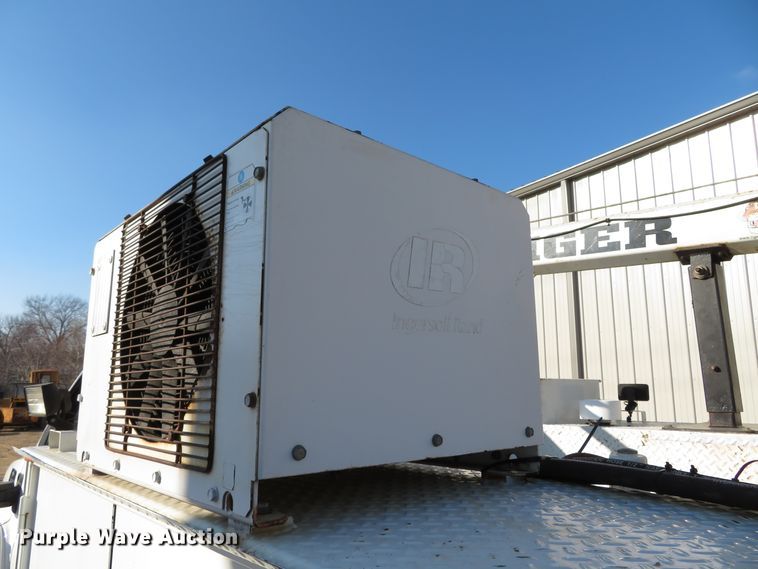 image for item DH0590 2007 Chevrolet C5500  service truck with crane