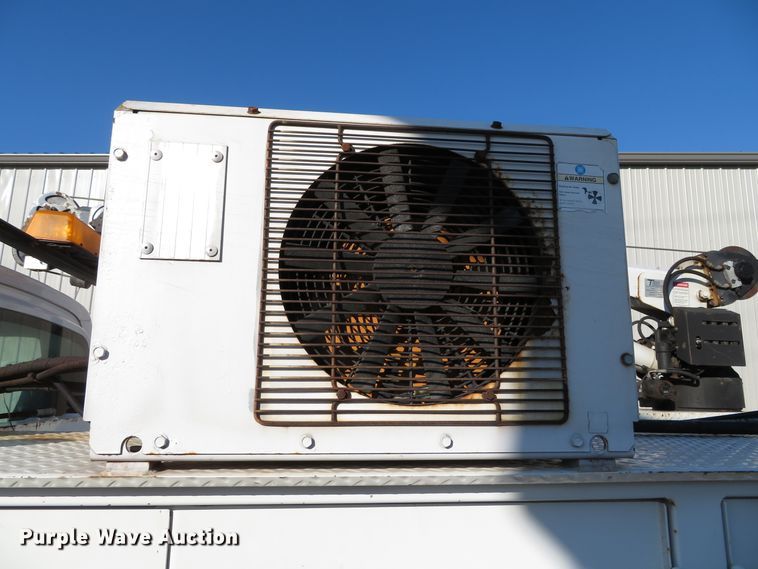 image for item DH0590 2007 Chevrolet C5500  service truck with crane