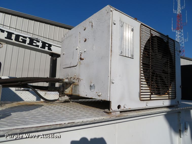 image for item DH0590 2007 Chevrolet C5500  service truck with crane