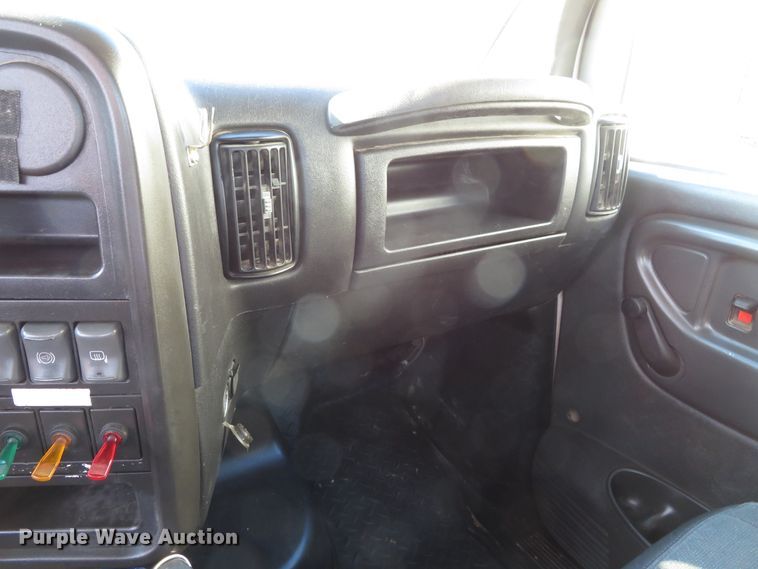 image for item DH0590 2007 Chevrolet C5500  service truck with crane