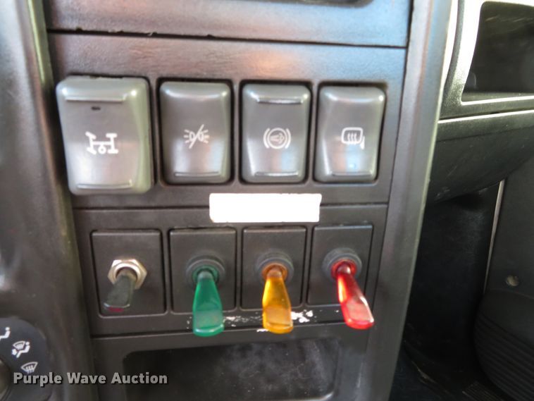 image for item DH0590 2007 Chevrolet C5500  service truck with crane