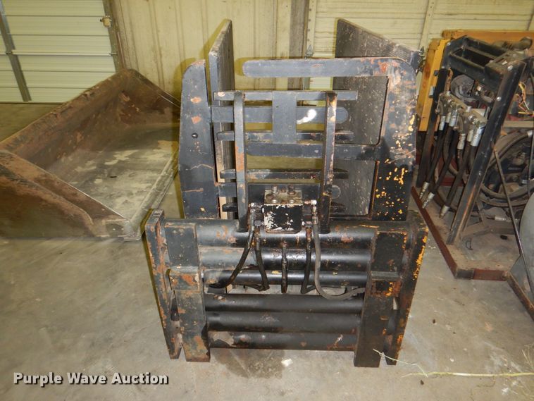 Atlas CC35E forklift squeeze clamp in Justin, TX Item DH5394 sold