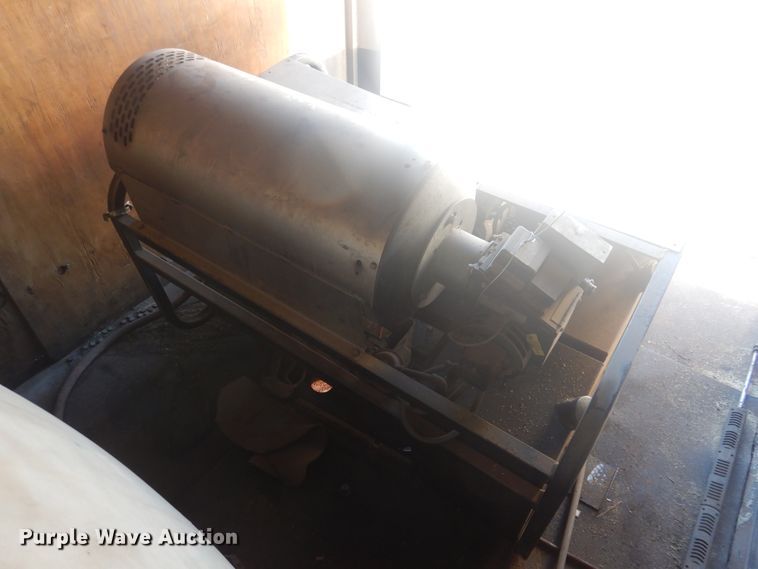 image for item DI3625 2010 CM enclosed cargo trailer with pressure washer