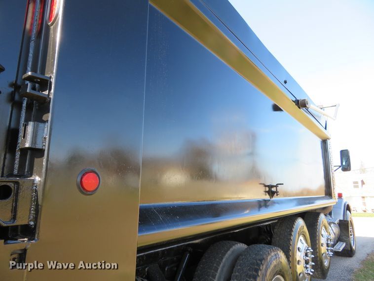 image for item DI3886 2006 Kenworth T800  dump truck