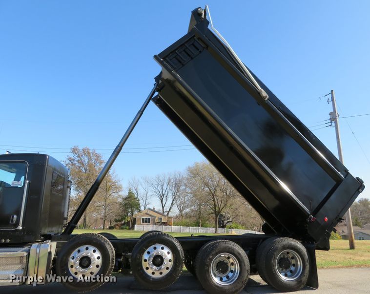 image for item DI3886 2006 Kenworth T800  dump truck