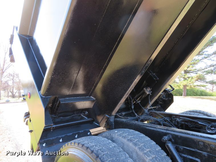 image for item DI3886 2006 Kenworth T800  dump truck