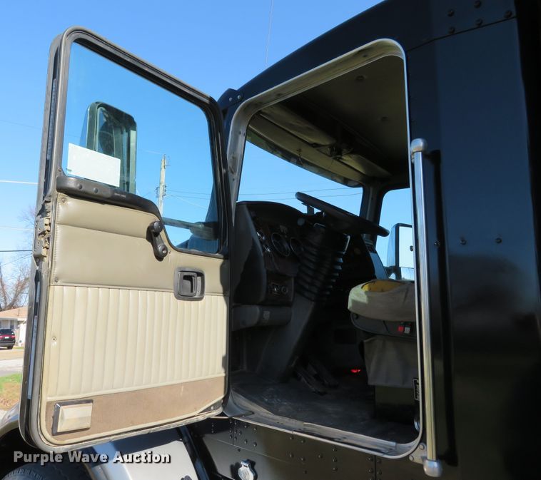 image for item DI3886 2006 Kenworth T800  dump truck