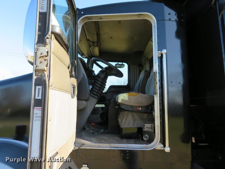 image for item DI3886 2006 Kenworth T800  dump truck