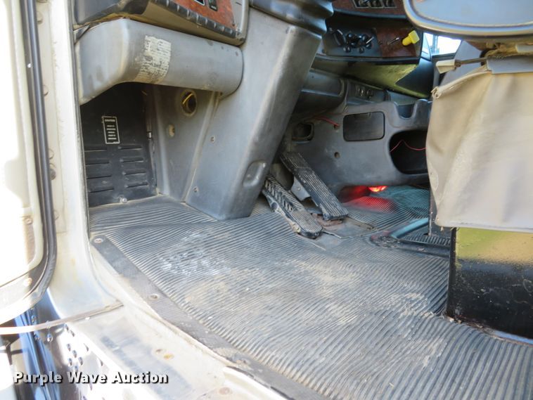 image for item DI3886 2006 Kenworth T800  dump truck